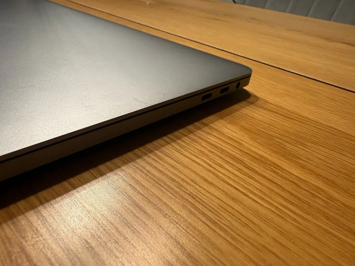 MacBook Pro 13inch i7 16GB+500GB SSD (2019) - Image 4