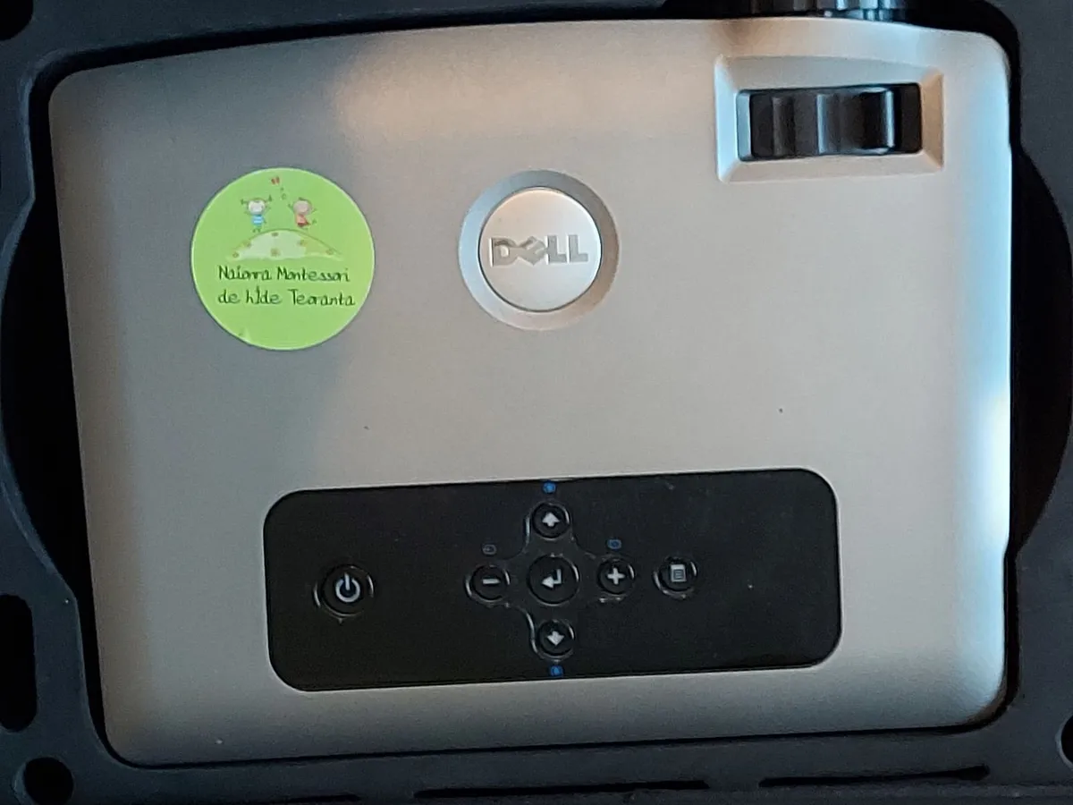 Dell Projector in Lovely Leather Case with Manual - Image 2