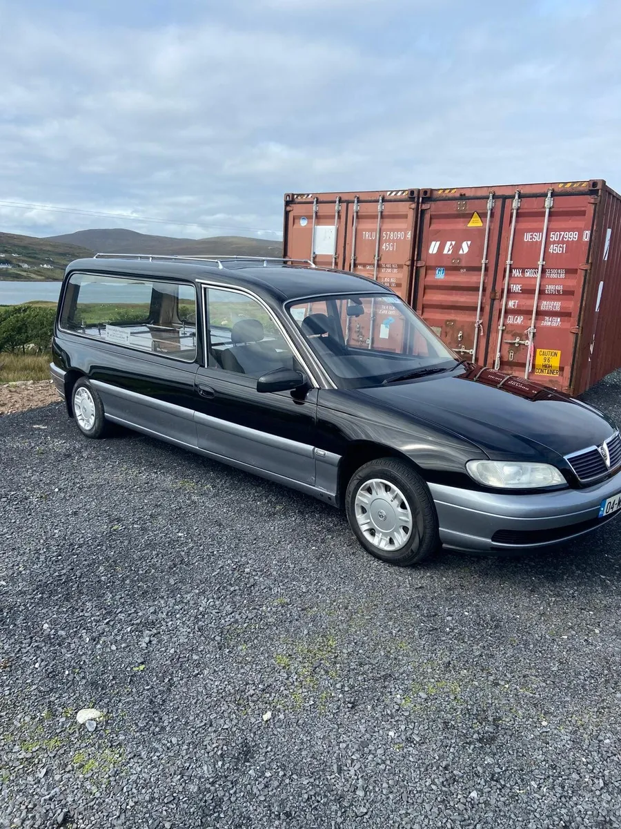2004 Vauxhall Omega Hearse - Image 2