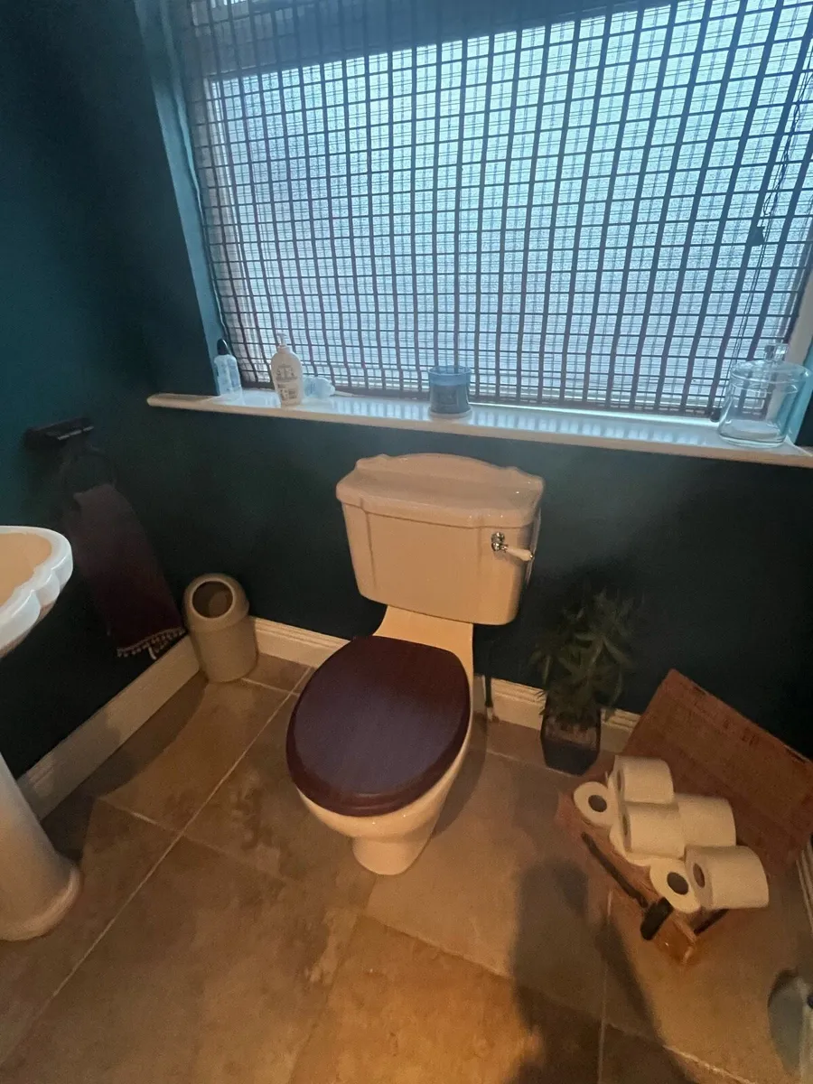 Bathroom suite - Image 3