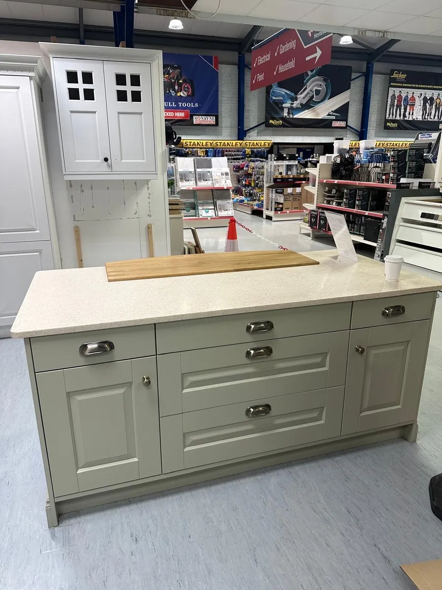 Kitchen Island - Image 1
