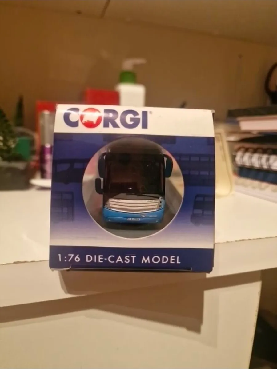 Corgi Aircoach bus - Image 2