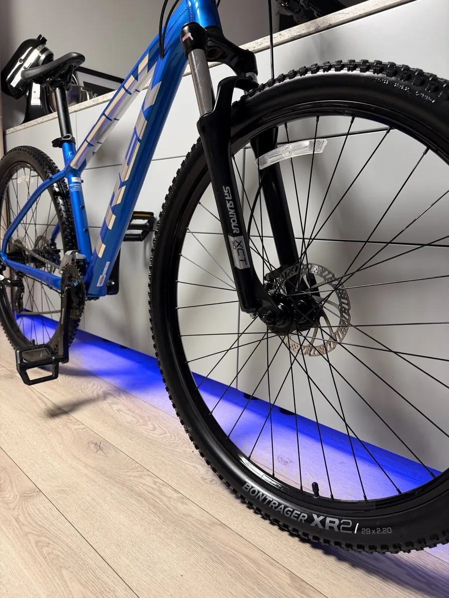 TREK Marlin 6 Bike - Image 4