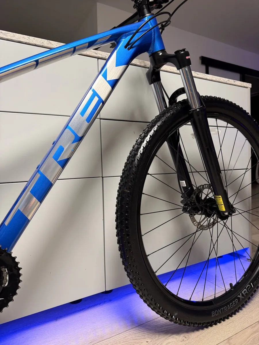TREK Marlin 6 Bike - Image 3
