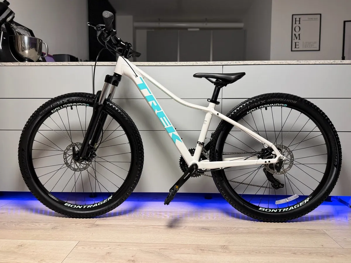 TREK Marlin 5 Bike - Image 2