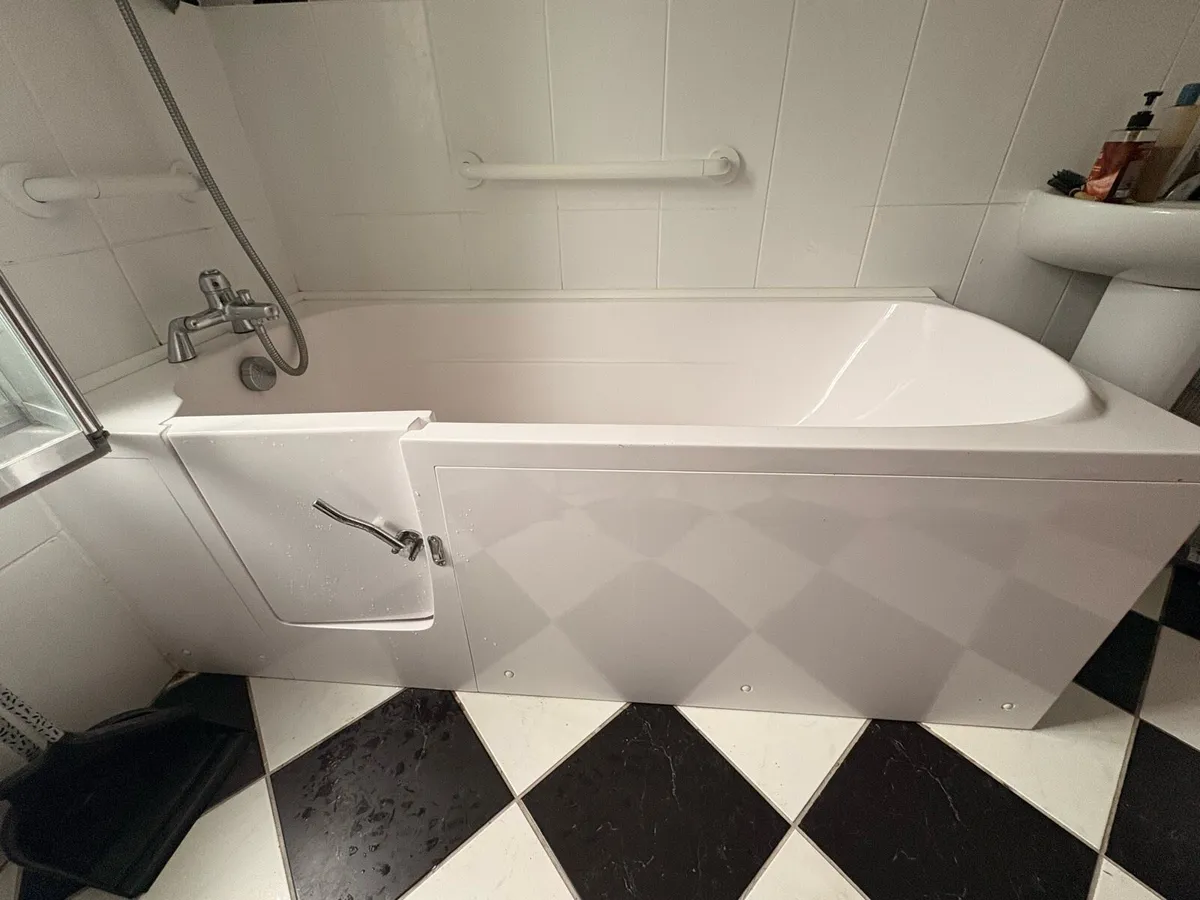 Walk in bath tub - Image 1