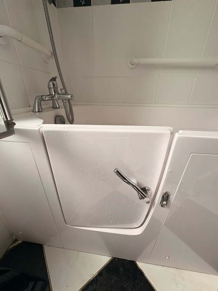 Walk in bath tub - Image 2