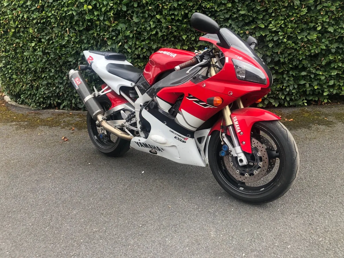 Yamaha YZF R1 - Image 1