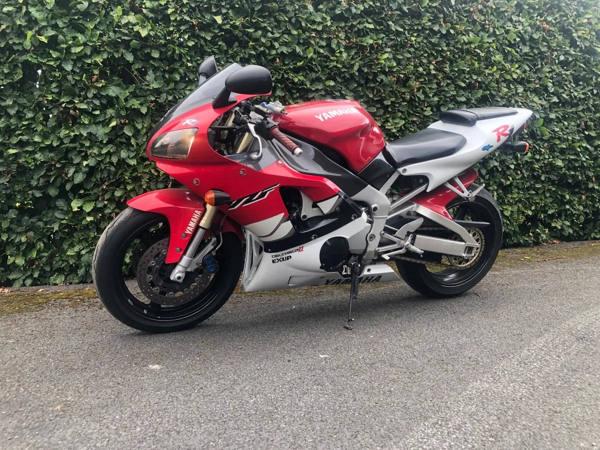 Yamaha YZF R1 - Image 2