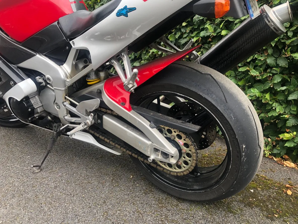 Yamaha YZF R1 - Image 4