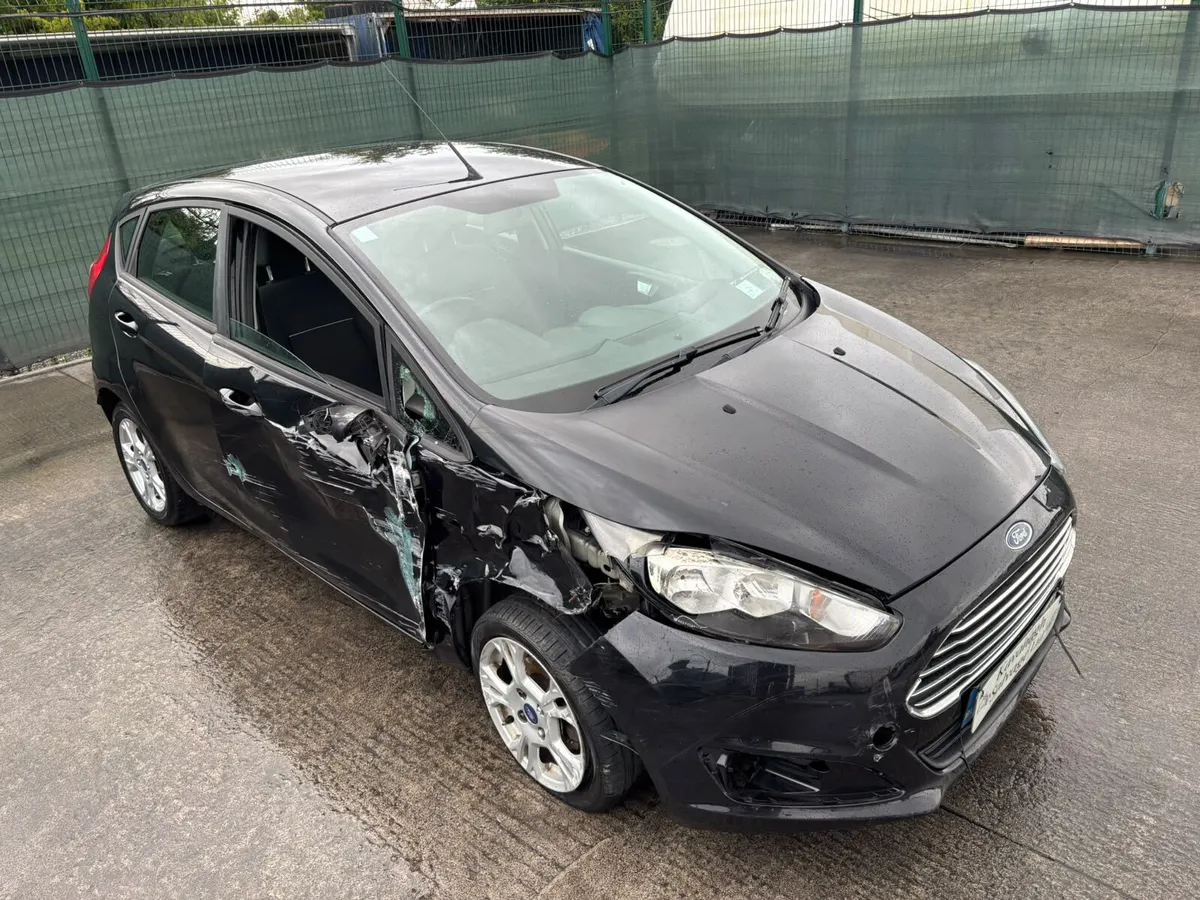142 Ford Fiesta  Zetec  1.3 Petrol - Image 2