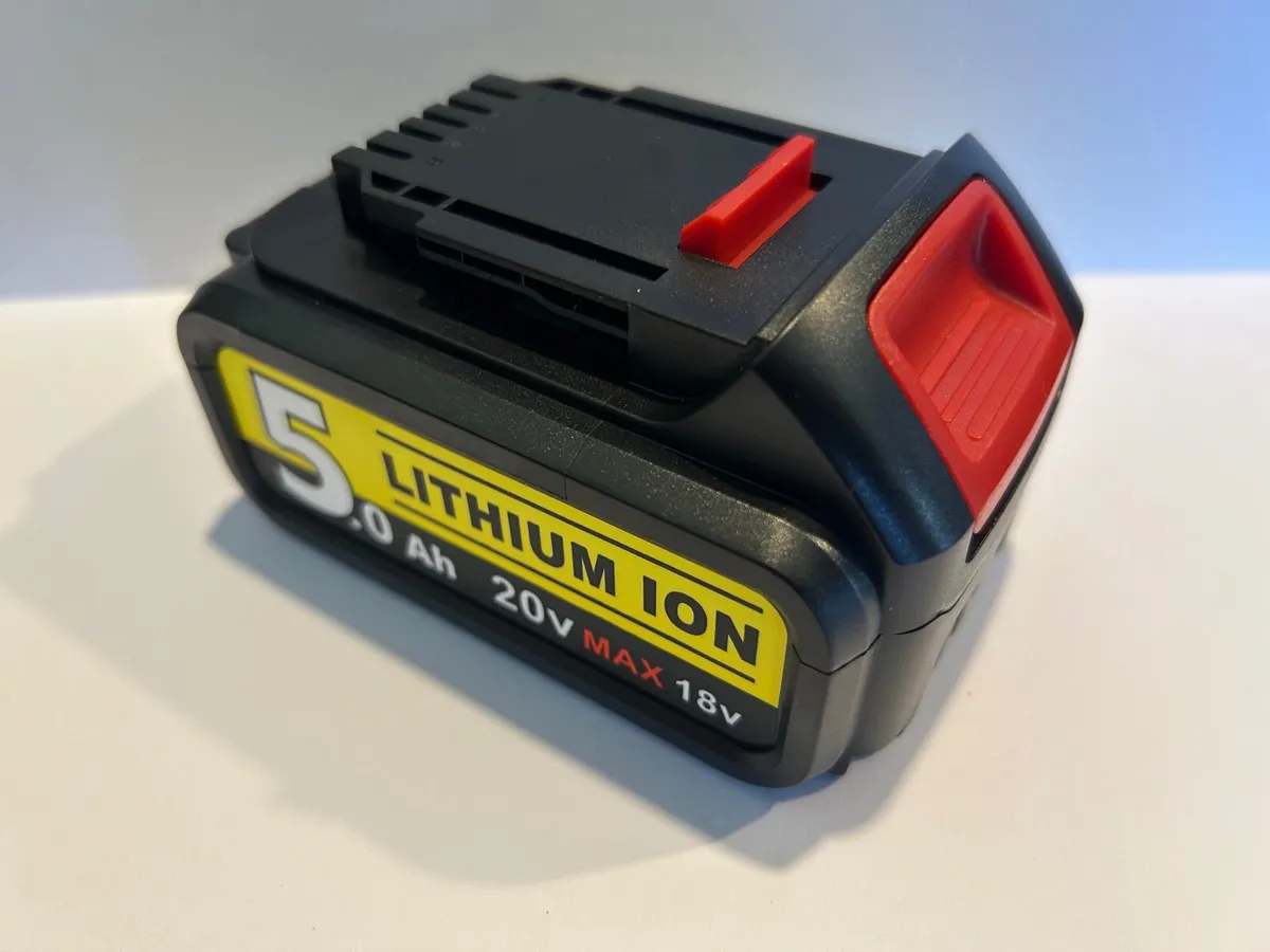 Makita LXT 18v 5Ah Lithium Ion Battery - Image 1