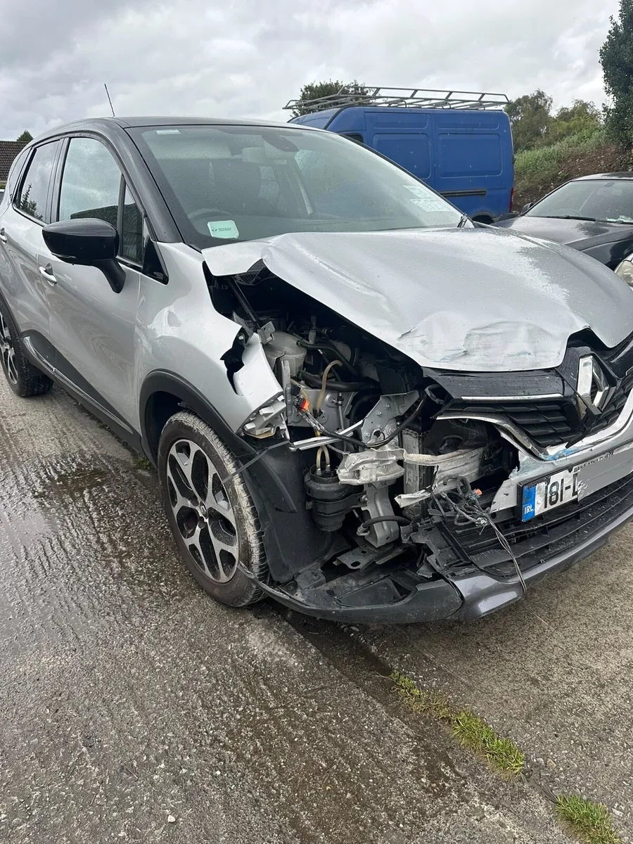 Renault Captur 2018 Signature S Low mileage - Image 2