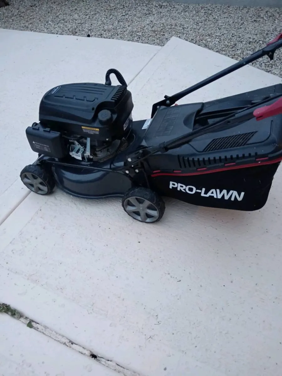 Hyundai Pro Lawn 42cm petrol - Image 2
