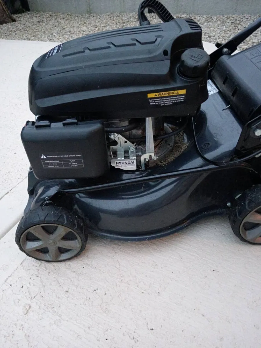 Hyundai Pro Lawn 42cm petrol - Image 3
