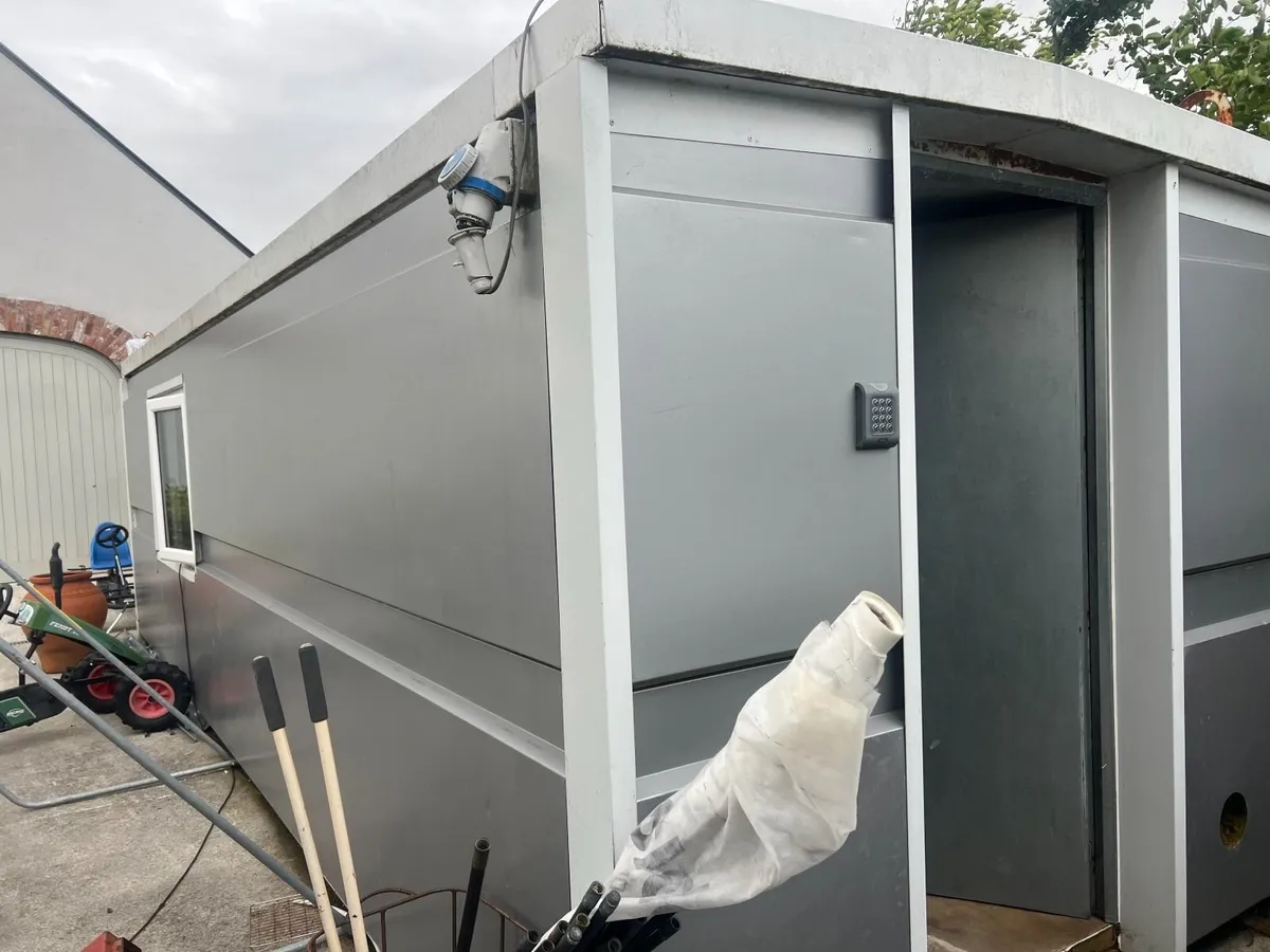 PORTABLE LIVING QUATERS - Image 1