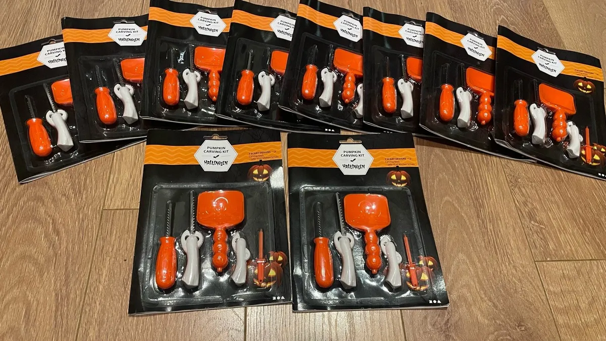 10x Pumpkin carving kits for kids  Halloween party - Image 1
