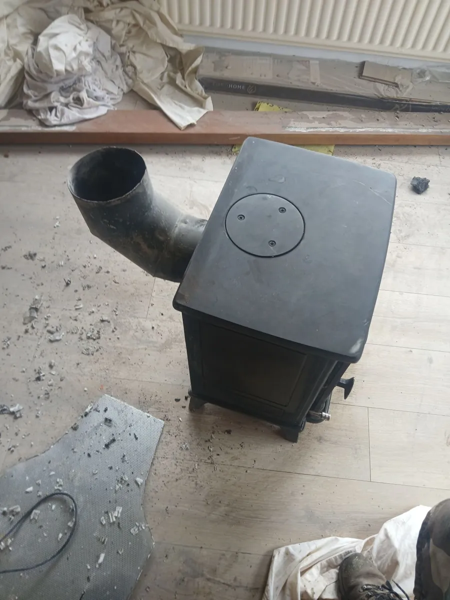 Stove and plinth - Image 2