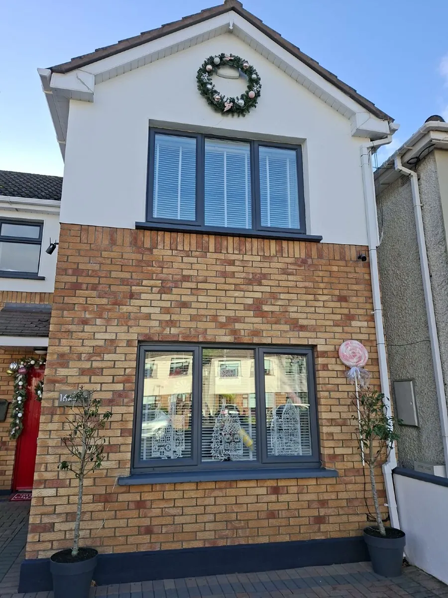 Christmas large wreath outdoors - Image 3