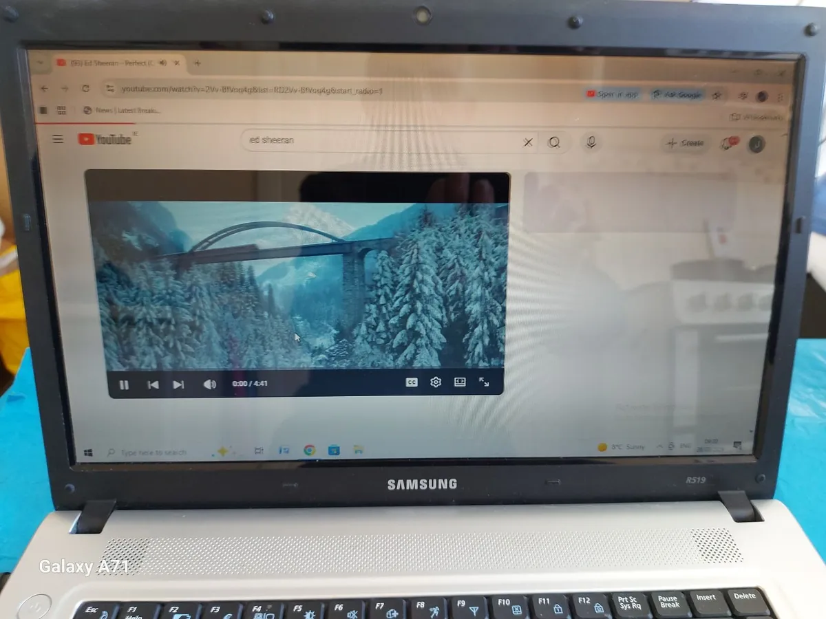 Samsung 15 inch Laptop, Model NP-R519, Windows 10 - Image 3