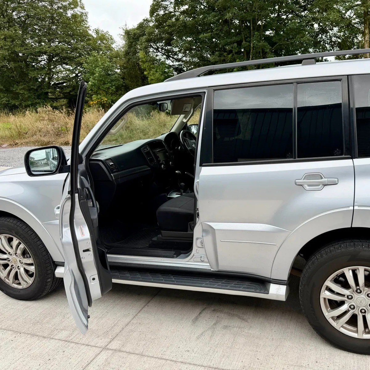 Mitsubishi Pajero Commercial LWB - Image 4