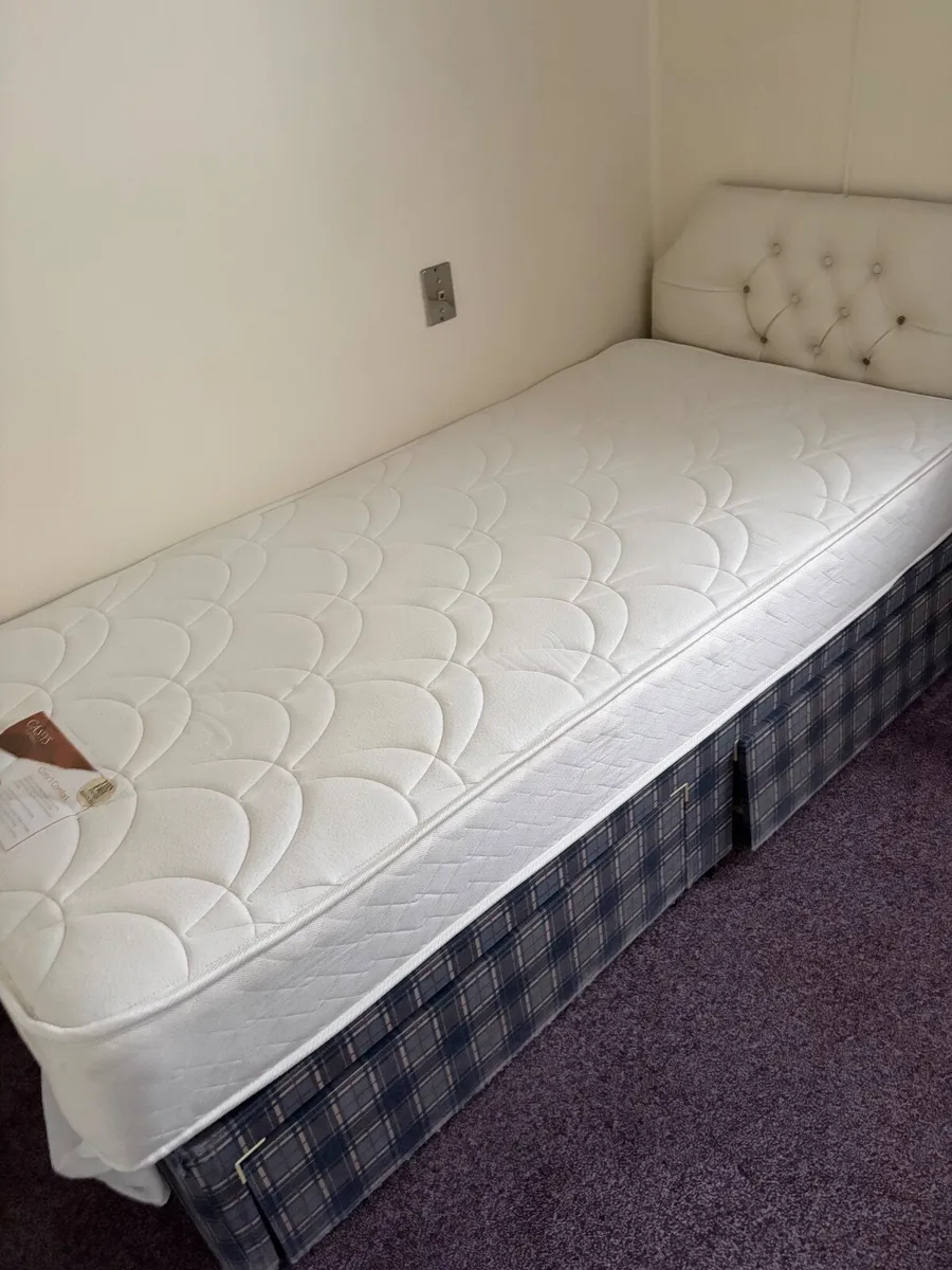 Single bed with 2 draws for storage and mattress - Image 1