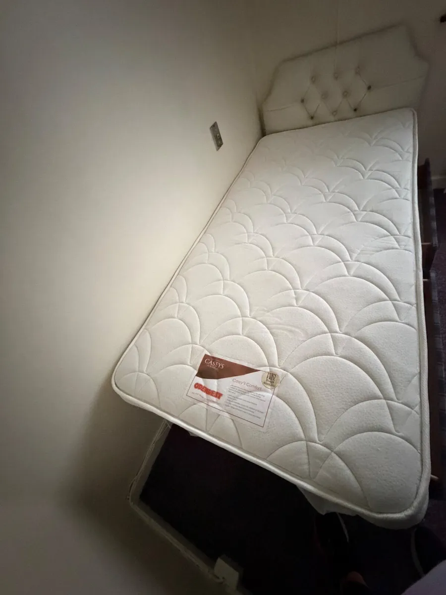 Single bed with 2 draws for storage and mattress - Image 4