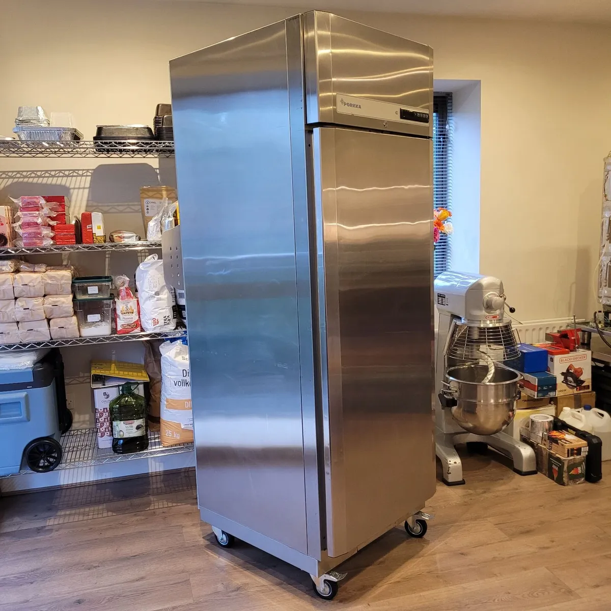 Porkka Commercial Upright Fridge - 700L - Image 2