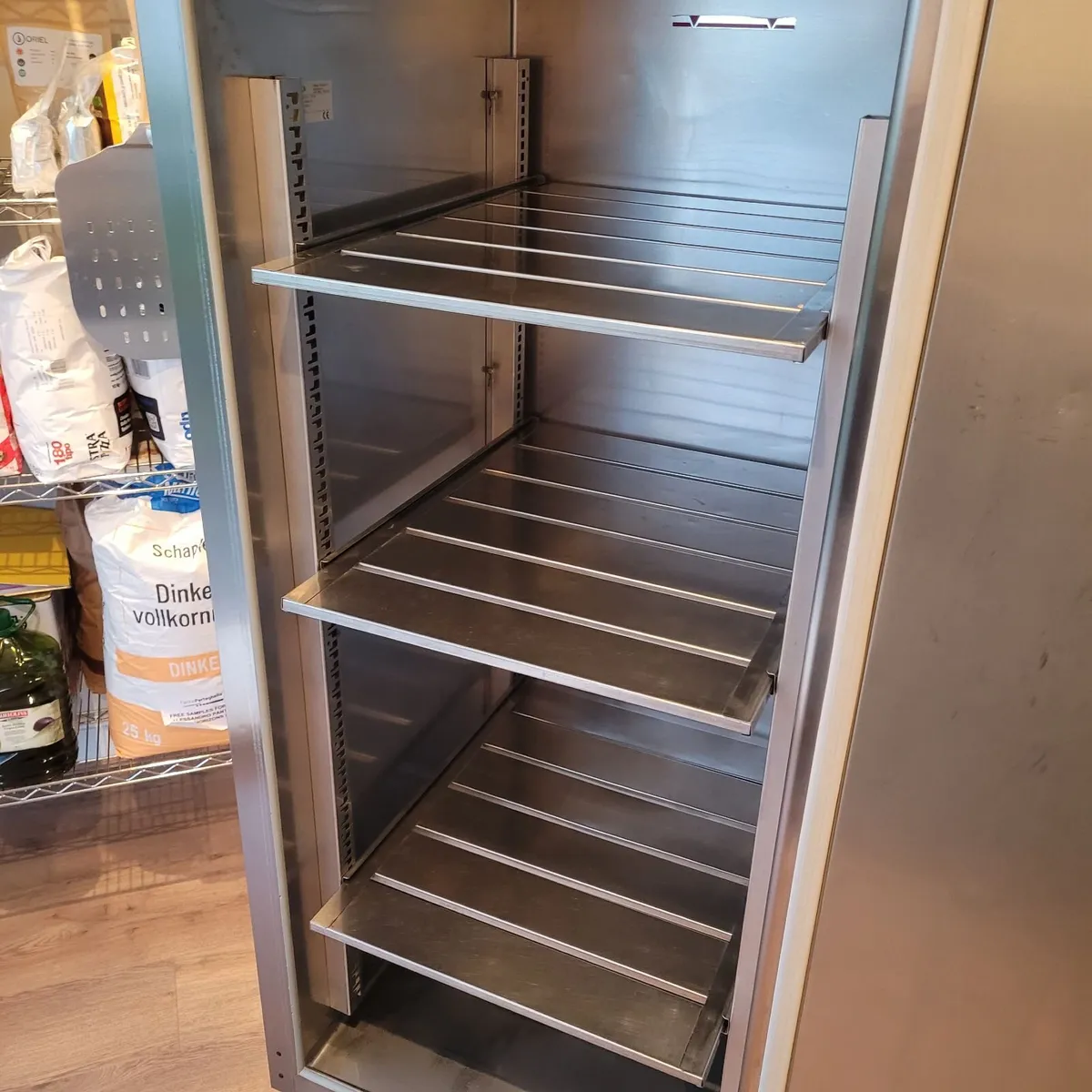 Porkka Commercial Upright Fridge - 700L - Image 4