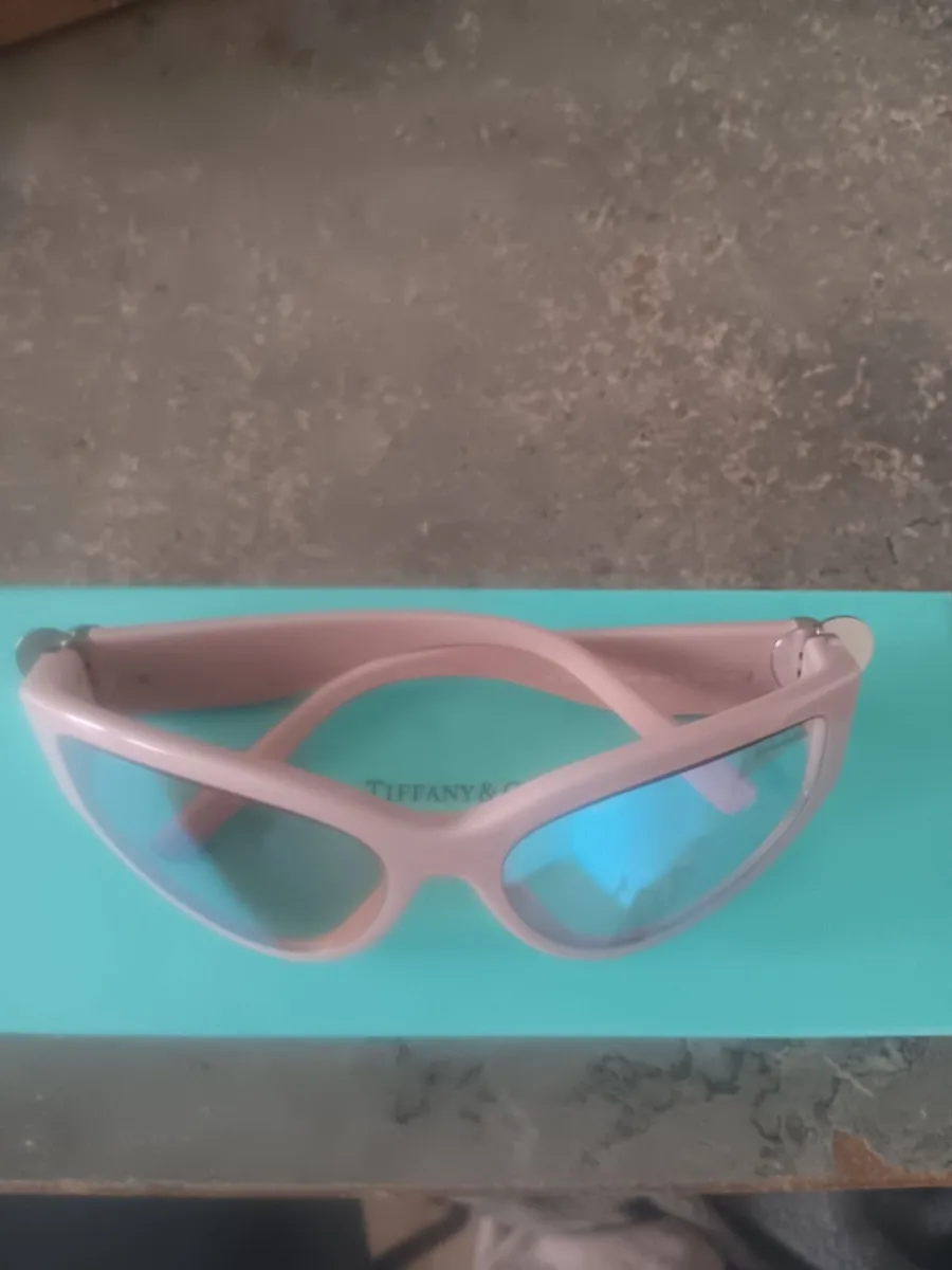Designer sunglasses - Image 1