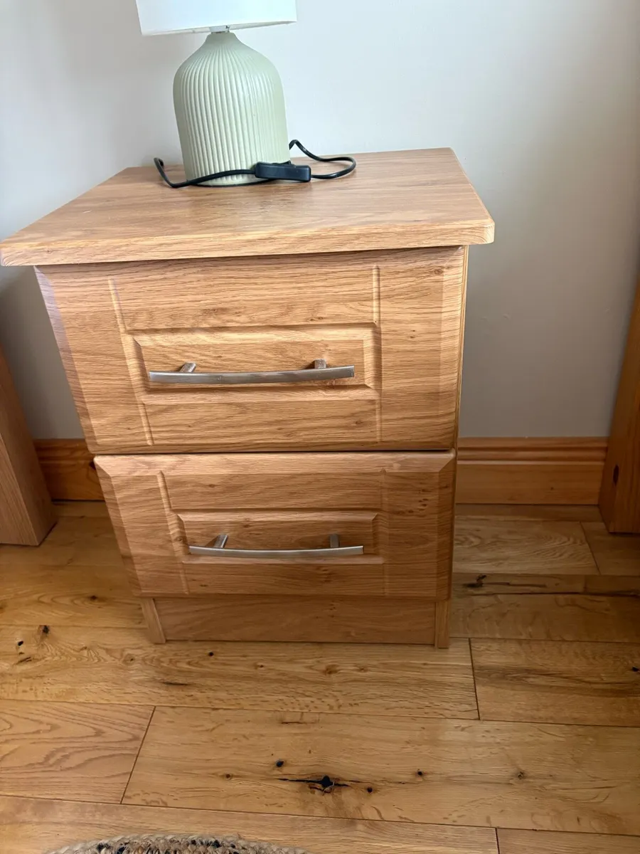 2x bedside lockers perfect - Image 1