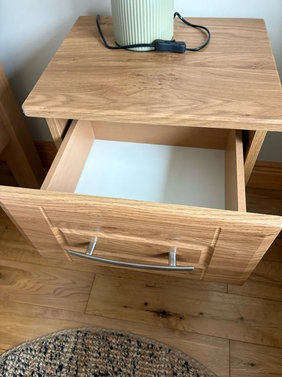 2x bedside lockers perfect - Image 2