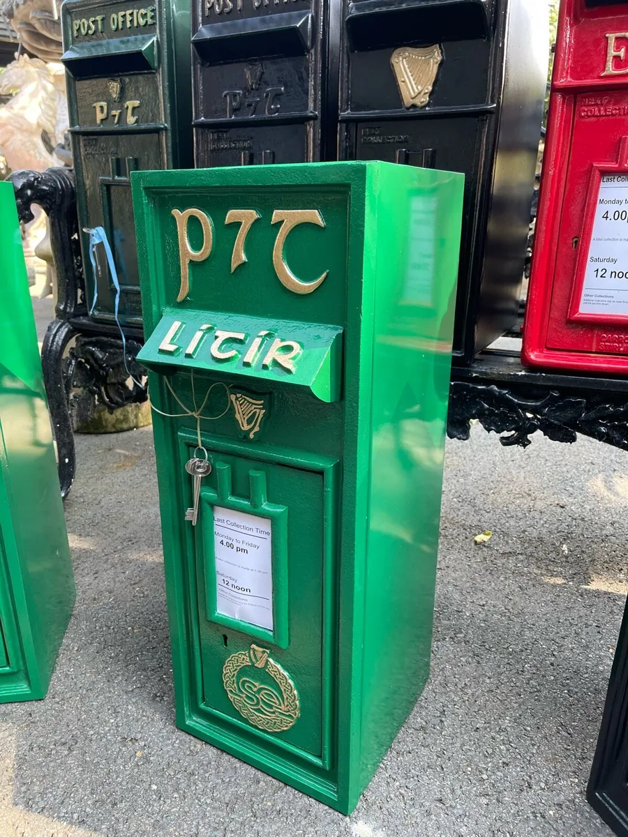 Saorstat Eireann post box - Image 1