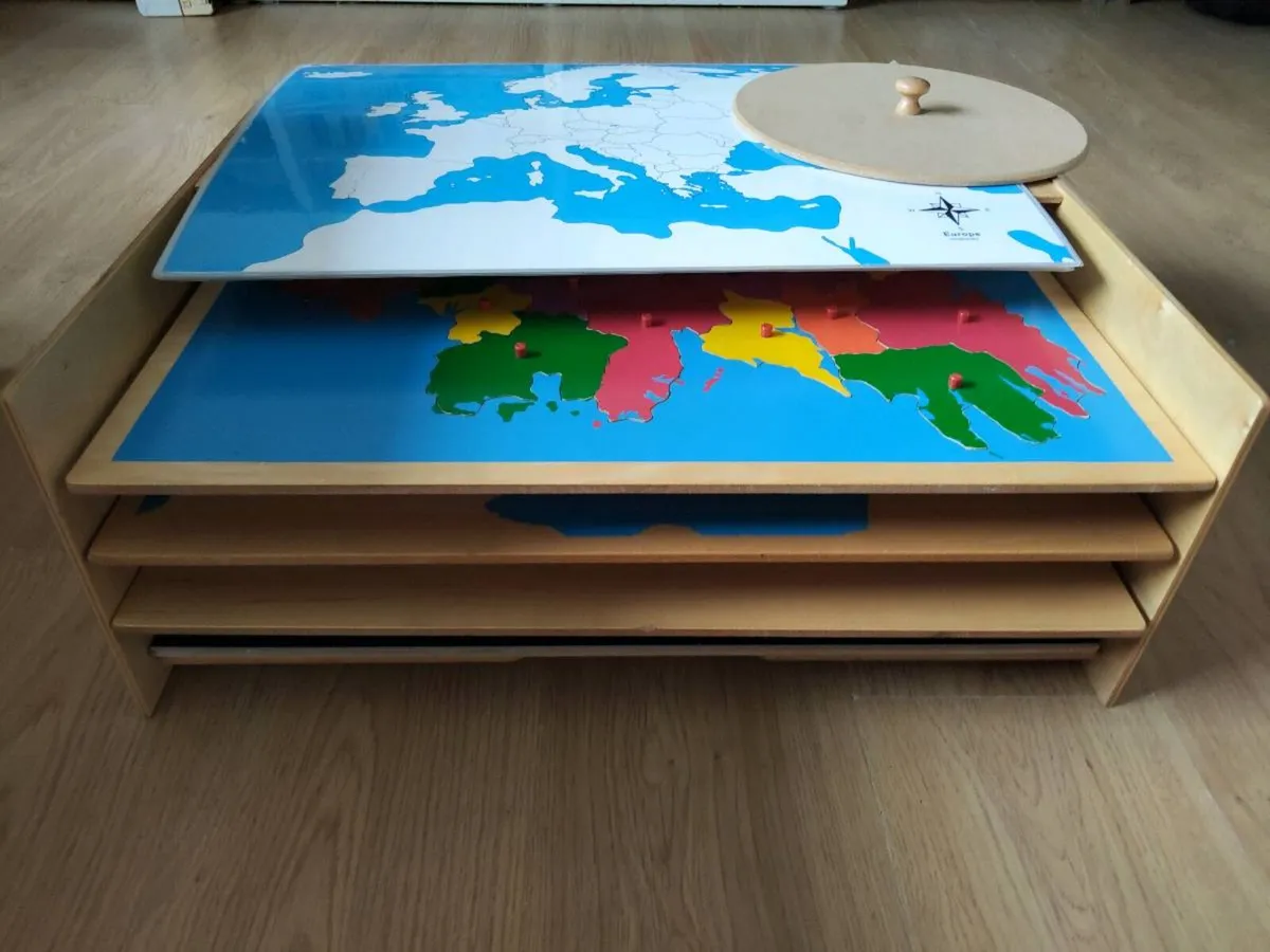 Montessori Lisheen Maps and cabinet - Image 1