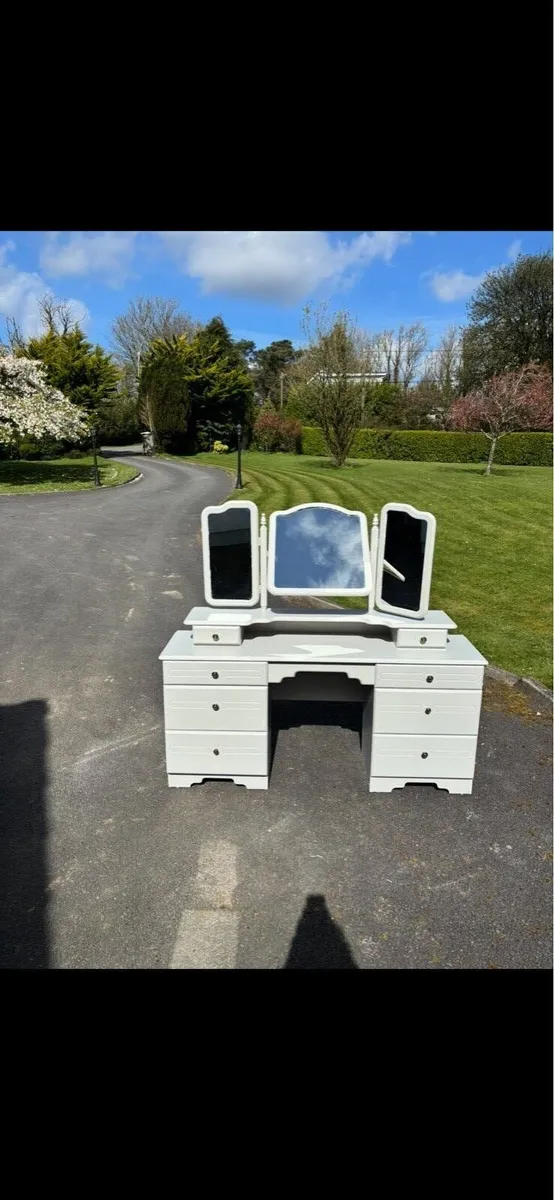Rossmore Vintage Dressing Table - Image 1