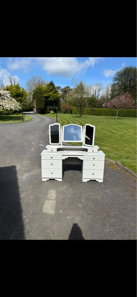 Rossmore Vintage Dressing Table - Image 2