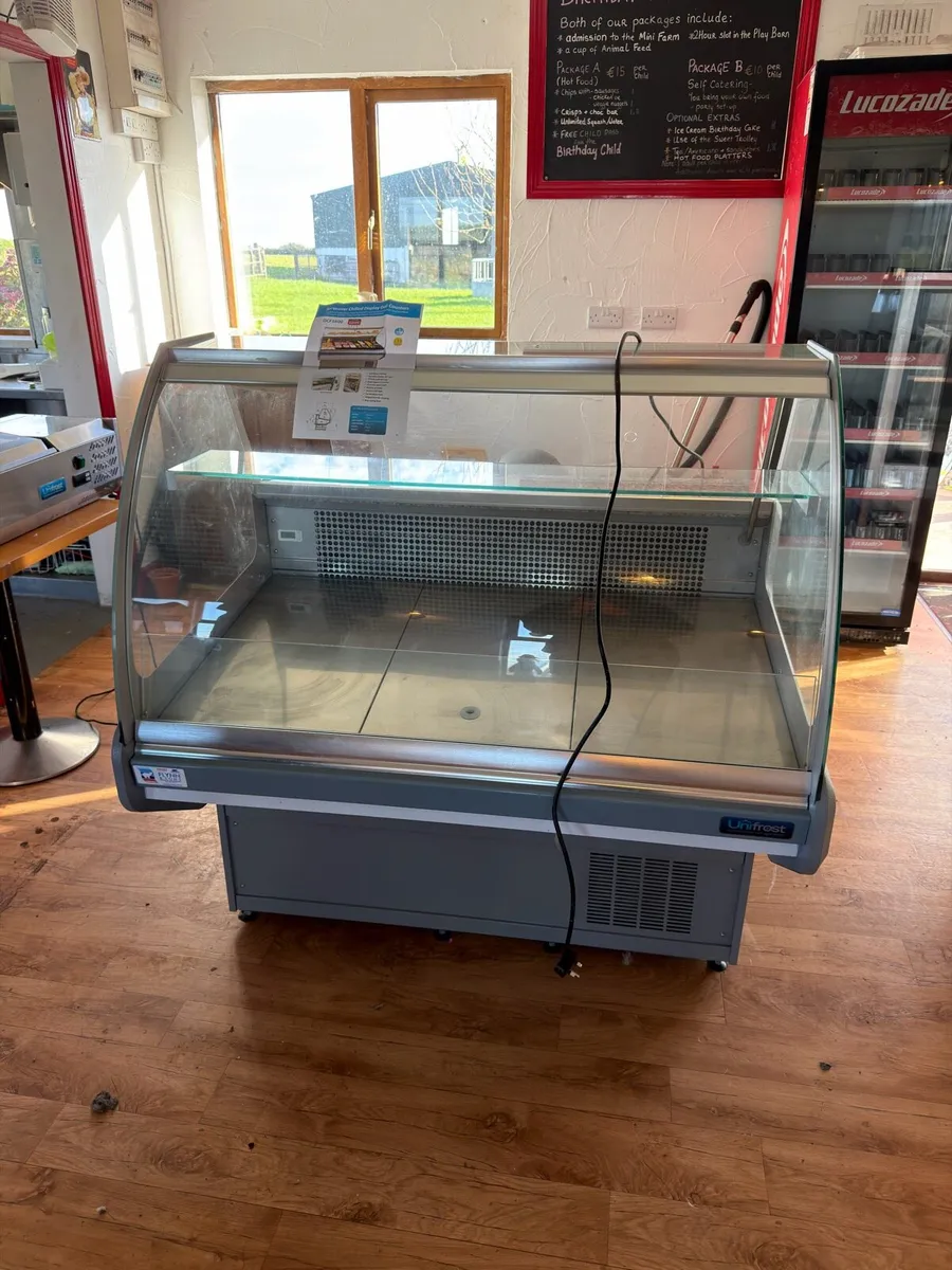 Chilled display counter - Image 1