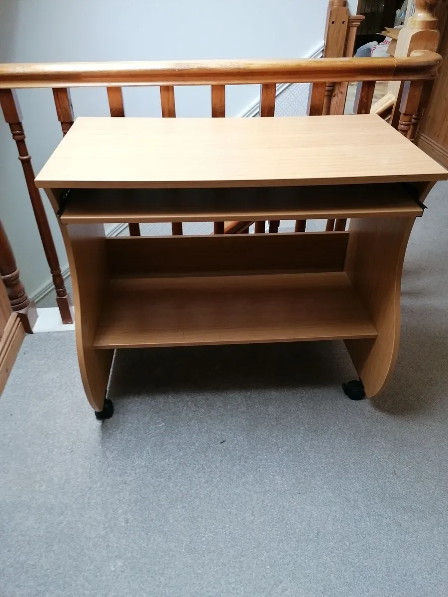 Student desk - Image 1