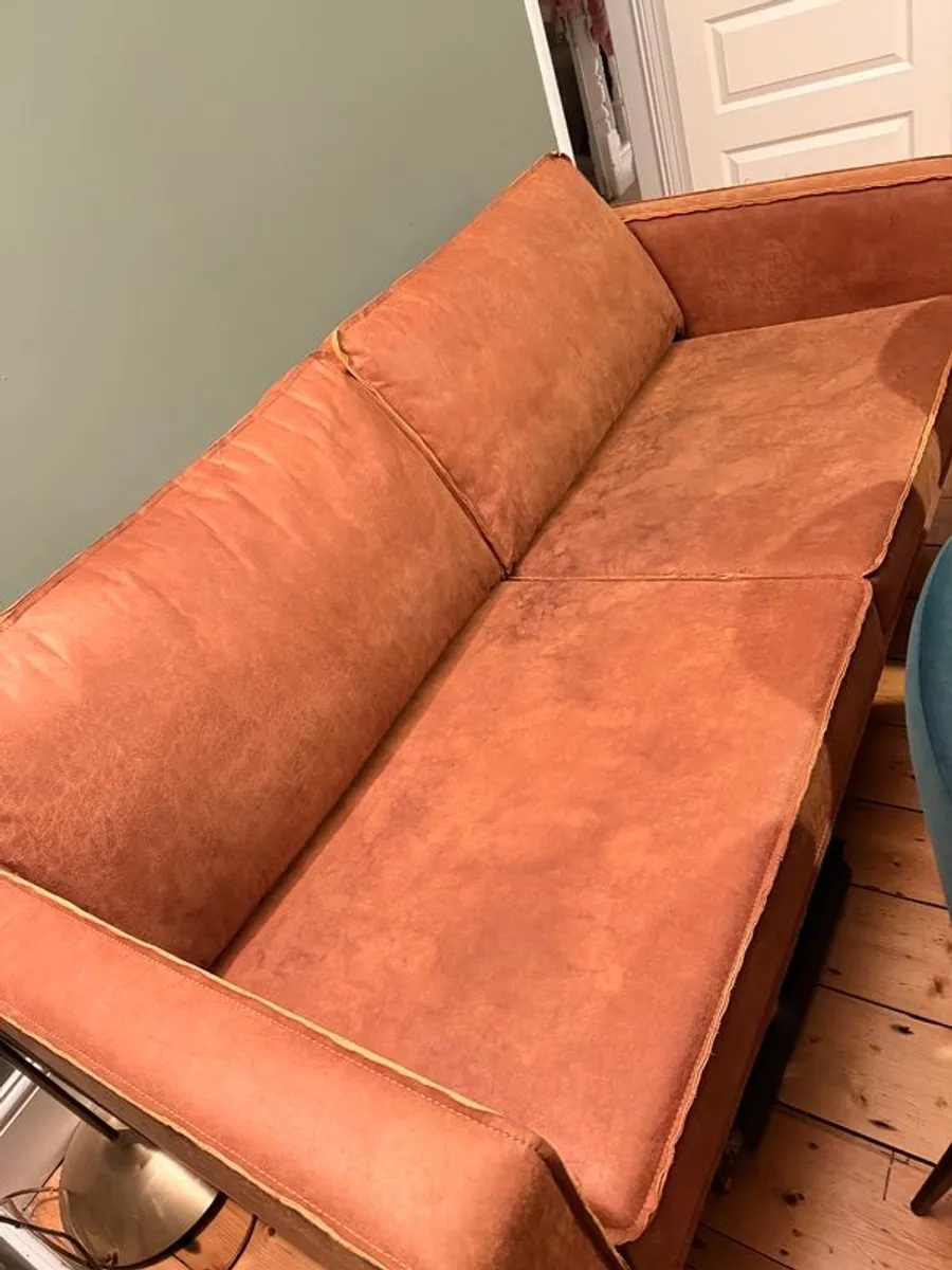 Leather brown WOOOD Rodeo 2.5 Seater Sofa + Matching Pouf - Image 1