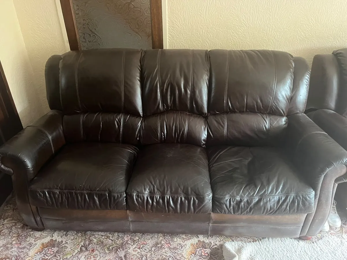 Brown Italian leather suite - Image 1