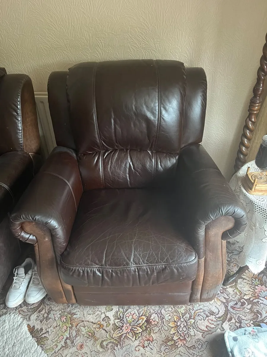 Brown Italian leather suite - Image 2