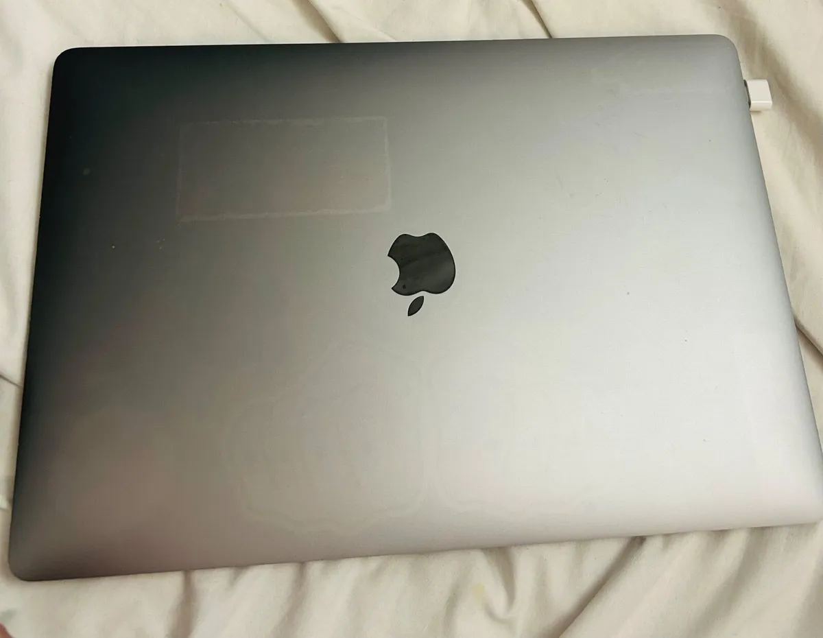 Apple MacBook Pro 15”(Touch/2017) - Image 2
