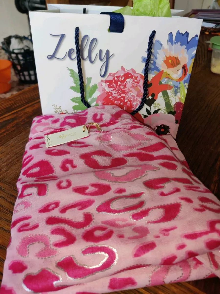 PINK ZELLY DESIGNER, New Ladies Wide & Long Scarf - Image 1