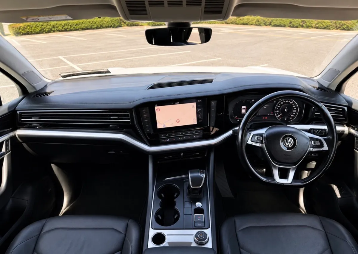 VW Touareg Commercial R-Line Kit 2019 - Image 3