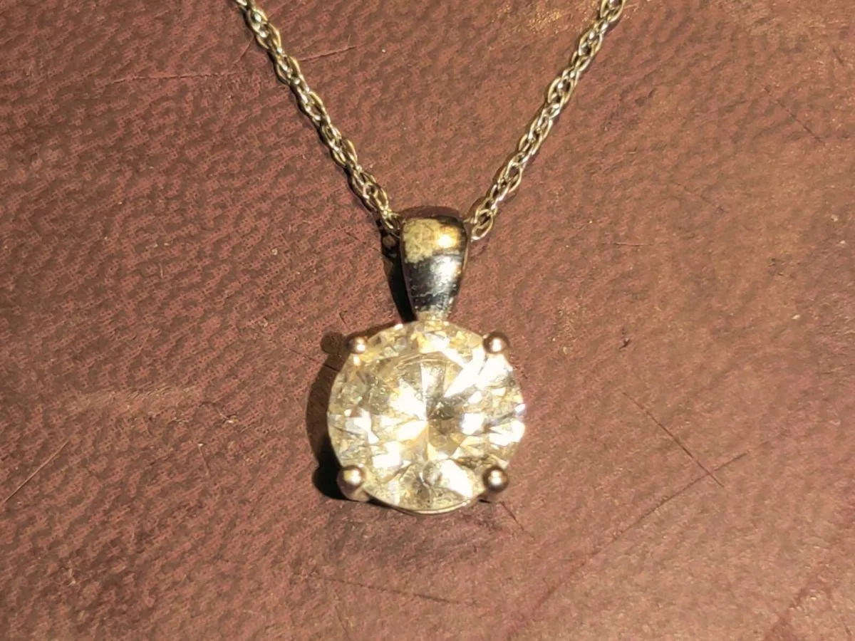 ELEGANT ROUND CRYSTAL, 9CT WHITE Gold Necklace ! - Image 1