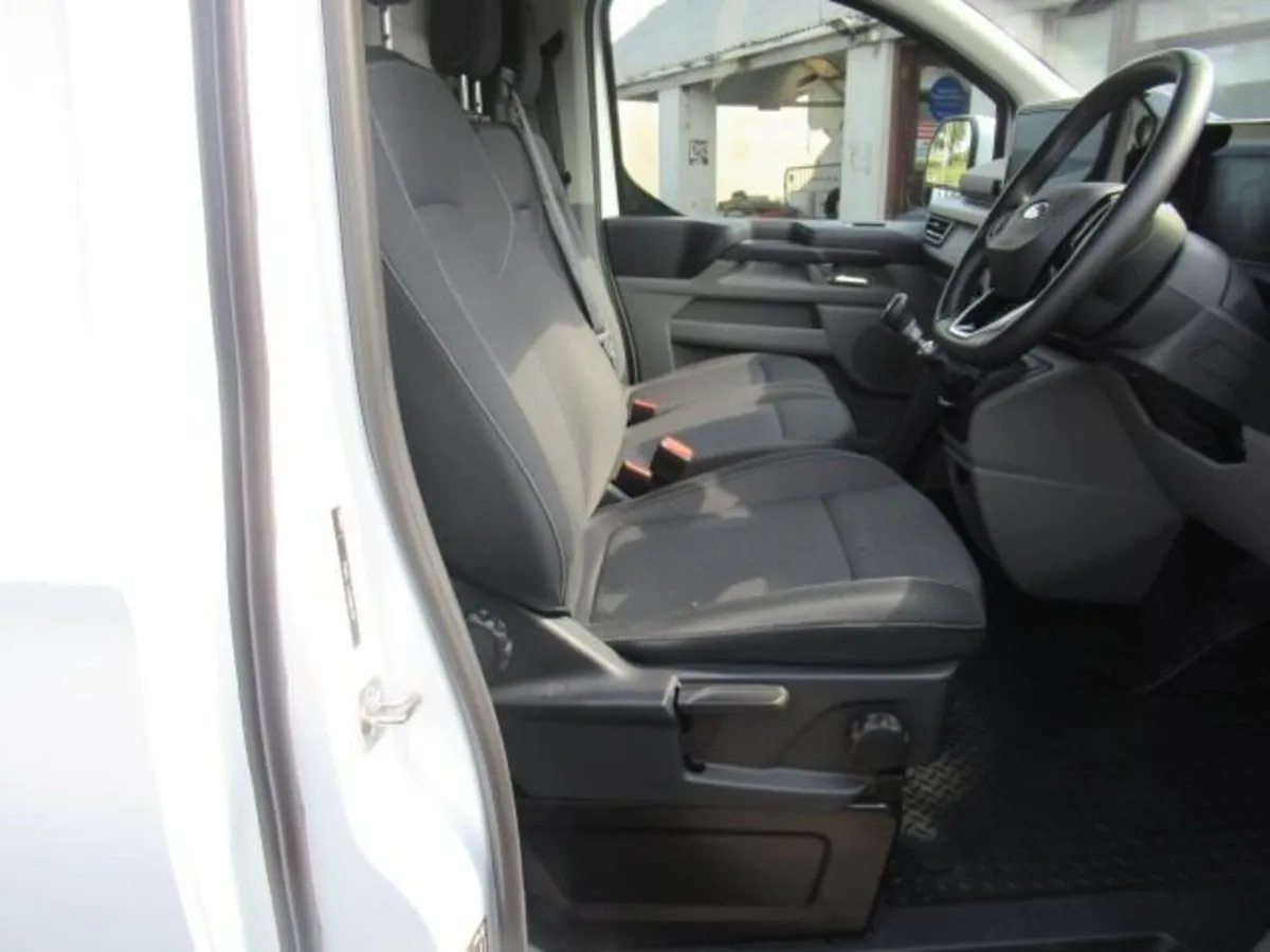 2.0 280 EcoBlue Limited Panel Van 5dr Diesel Manua - Image 3