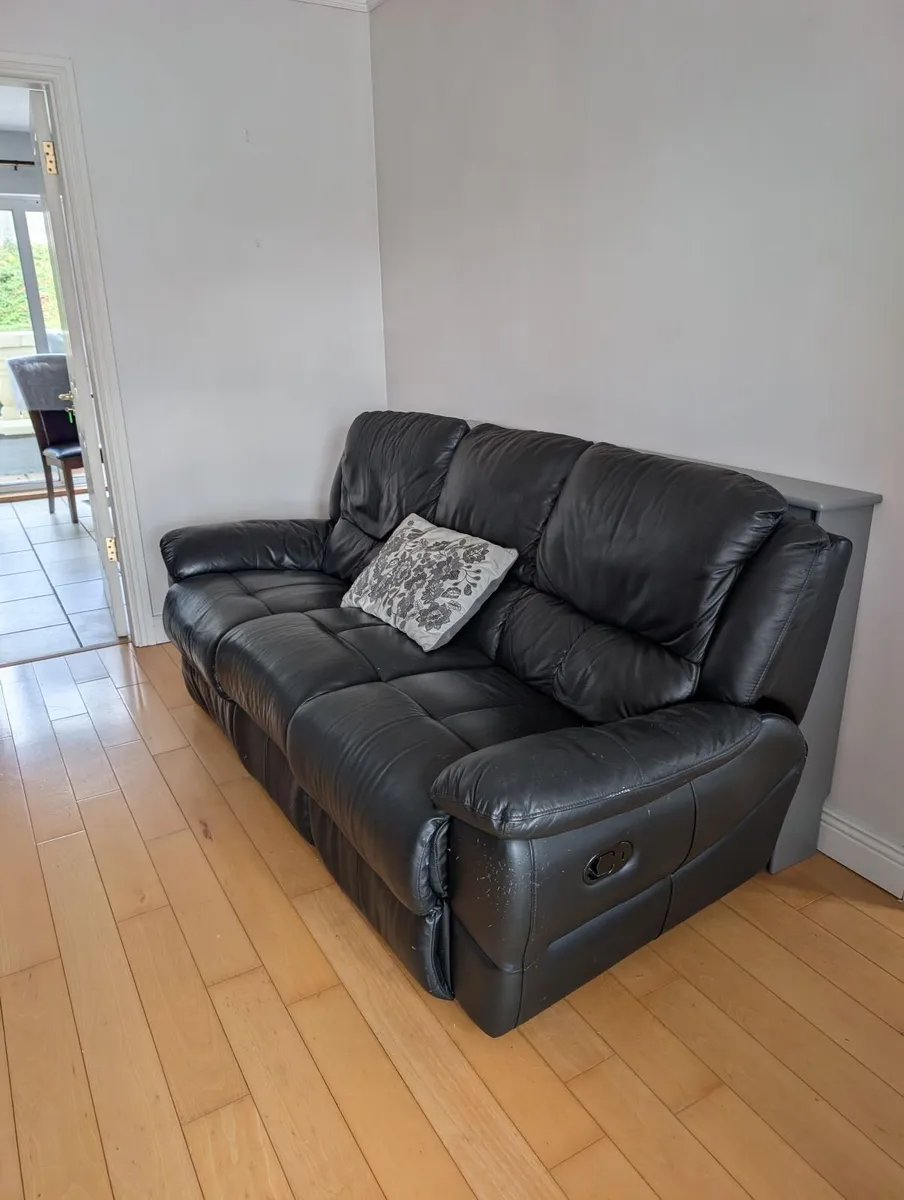 3 seater recliner leather couch - Image 1