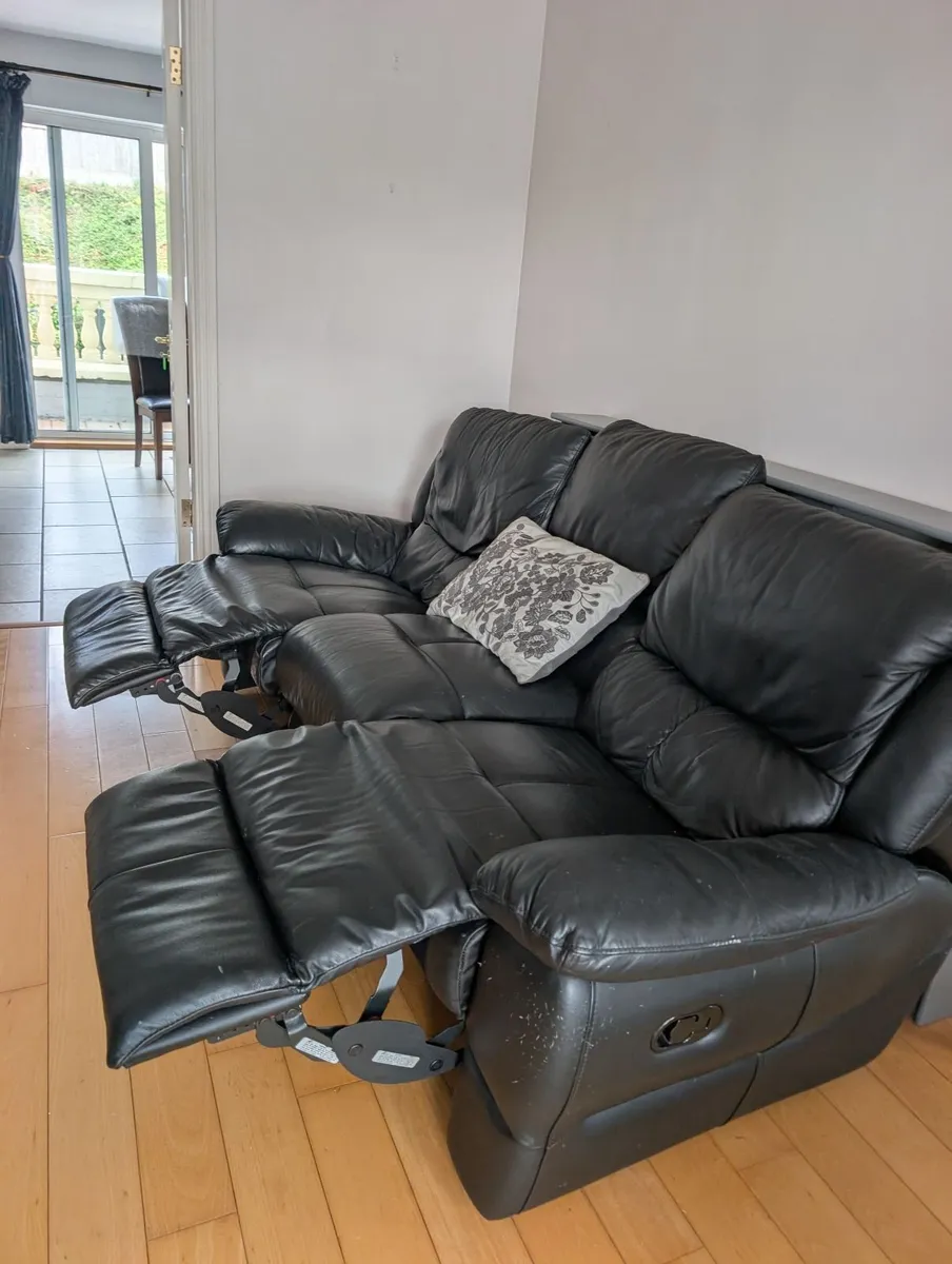 3 seater recliner leather couch - Image 2