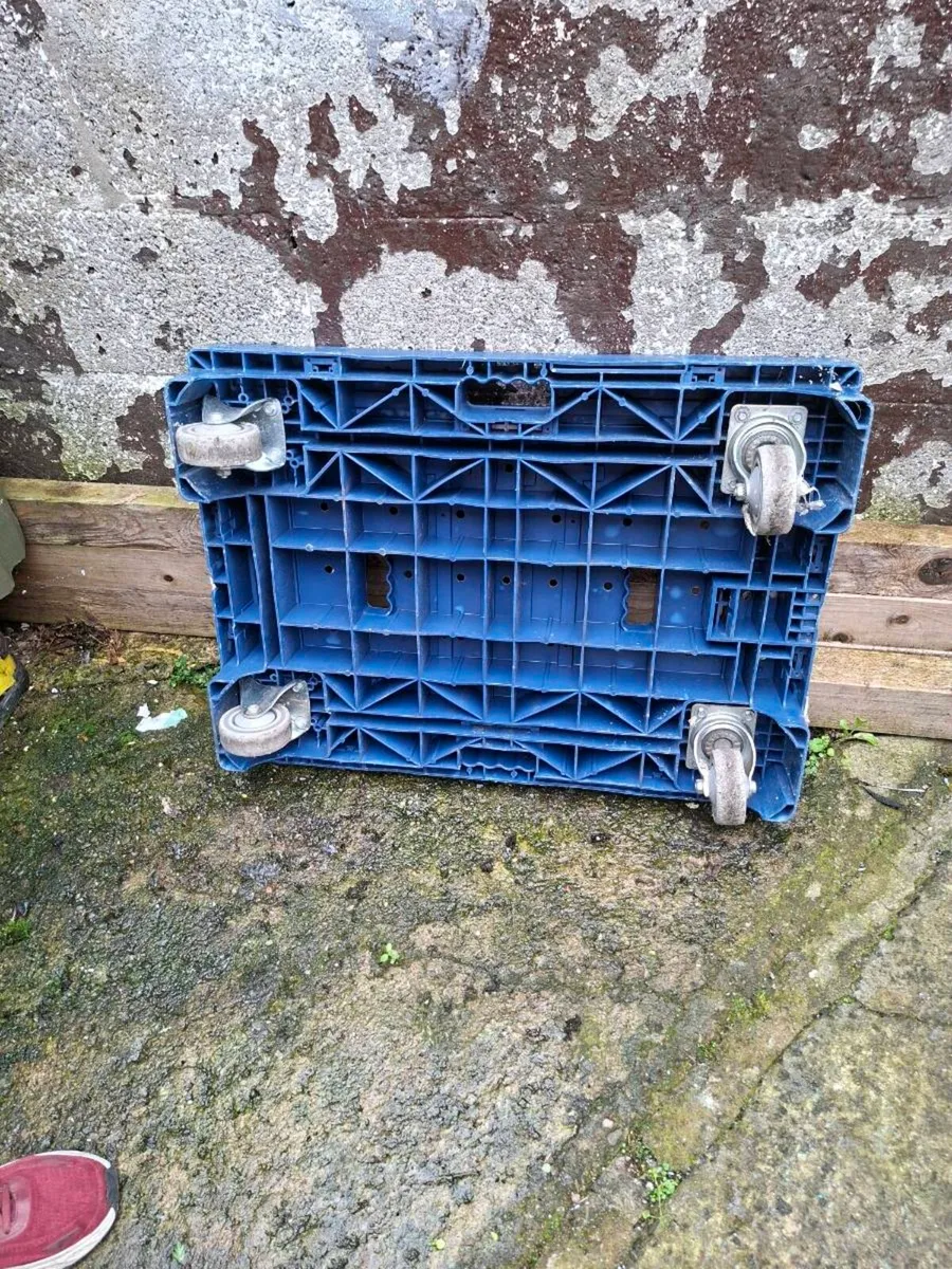 Crates - Image 3