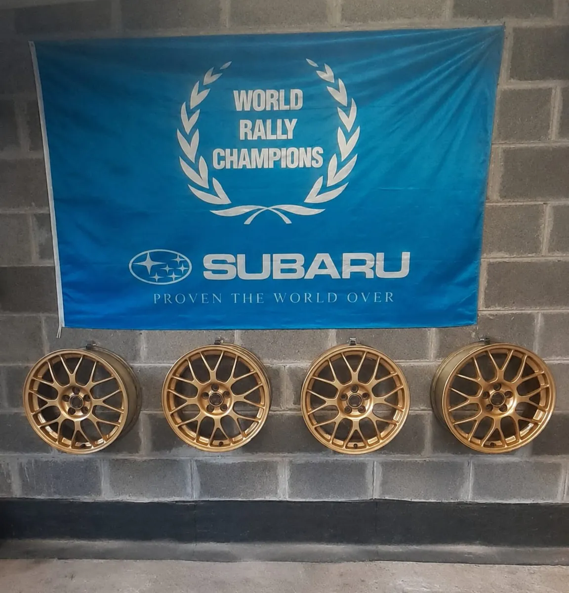 Genuine subaru impreza 22b center caps - Image 2